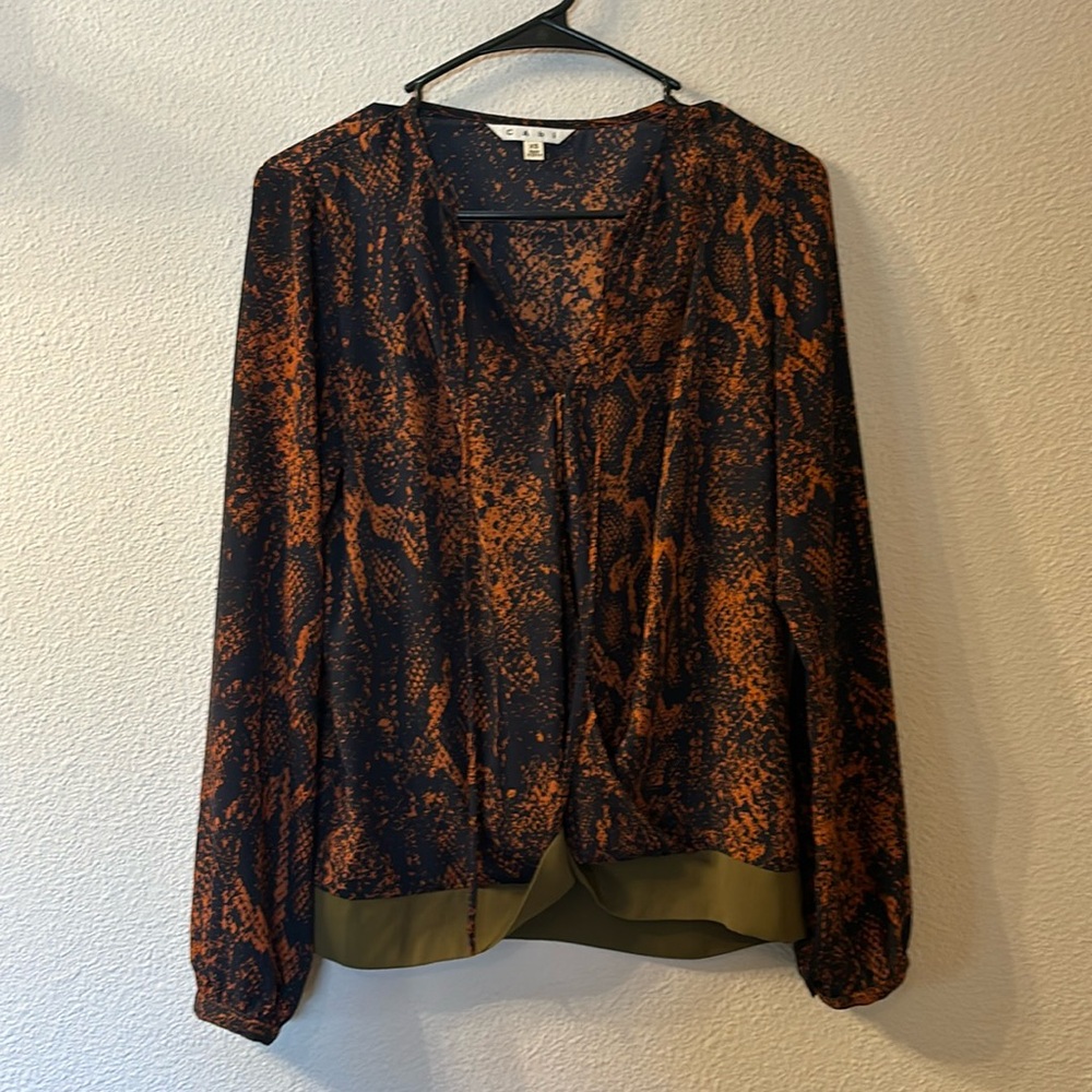 Cabi deep vneck snakeskin print blouse size XS